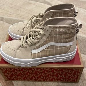 New Vans hightop plaid French Oak     Unisex Women size 9 Men size 7.5